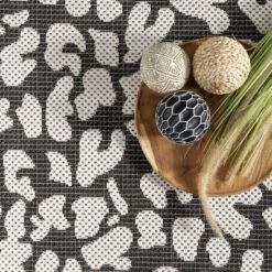 NuLOOM Terenia Leopard Indoor/Outdoor Patio Area Rug -Sunnydaze Decor Store GUEST 26f5c73f c94a 4ea6 a18e 875e4cd432f8