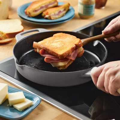 Rachael Ray Premium RUST-RESISTANT Cast Iron Skillet 10" Gray 5 Rachael Ray Premium RUST-RESISTANT Cast Iron Skillet 10" Gray - Image 3