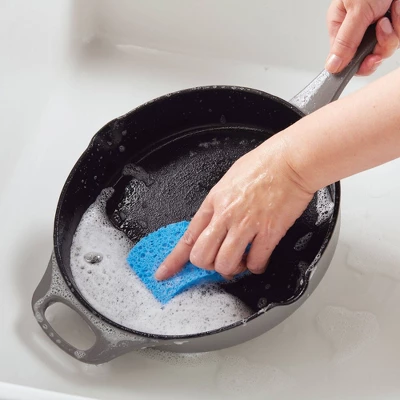 Rachael Ray Premium RUST-RESISTANT Cast Iron Skillet 10" Gray 4 Rachael Ray Premium RUST-RESISTANT Cast Iron Skillet 10" Gray - Image 2