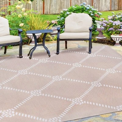Modern Coastal Diamond Lattice Indoor Outdoor Area Rug By Blue Nile Mills 7 Modern Coastal Diamond Lattice Indoor Outdoor Area Rug By Blue Nile Mills - Image 5