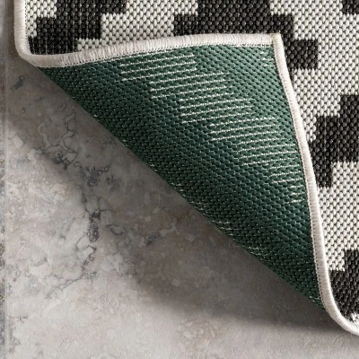 NuLOOM Darrow Moroccan Diamond Indoor/Outdoor Patio Area Rug 8 NuLOOM Darrow Moroccan Diamond Indoor/Outdoor Patio Area Rug - Image 6